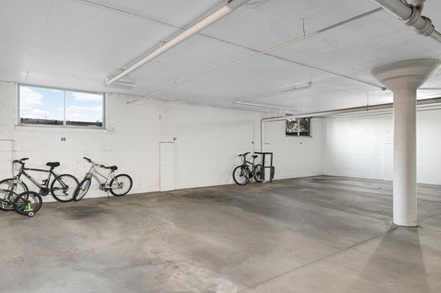 4101 Parklawn Avenue 121, Edina, MN 55435