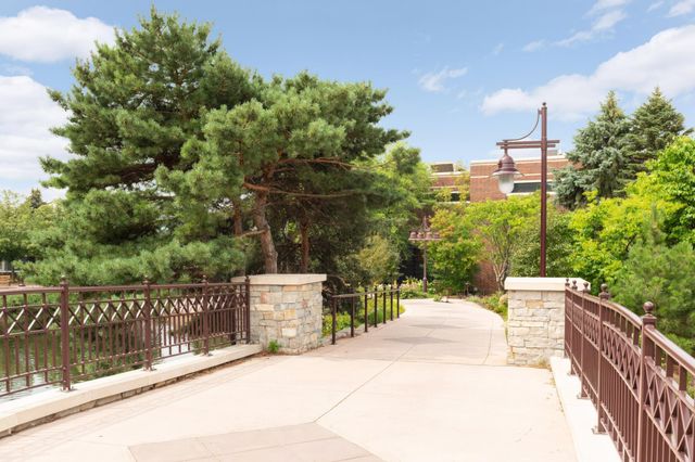 4101 Parklawn Avenue 121, Edina, MN 55435