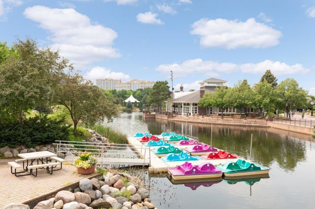 4101 Parklawn Avenue 121, Edina, MN 55435