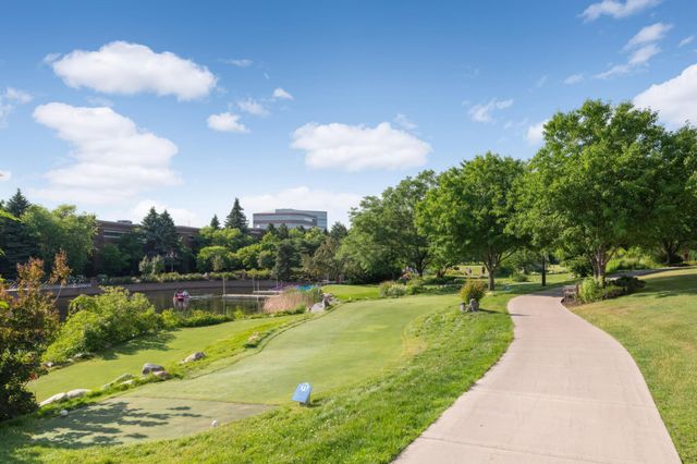 4101 Parklawn Avenue 121, Edina, MN 55435