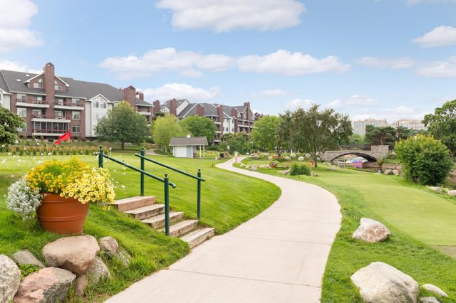 4101 Parklawn Avenue 121, Edina, MN 55435