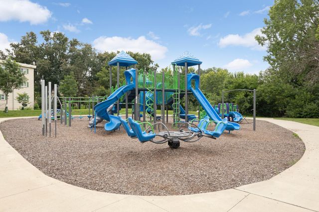 4101 Parklawn Avenue 121, Edina, MN 55435