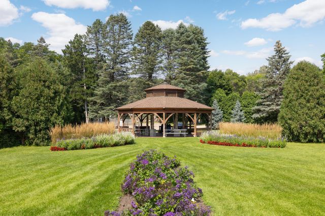 4101 Parklawn Avenue 121, Edina, MN 55435