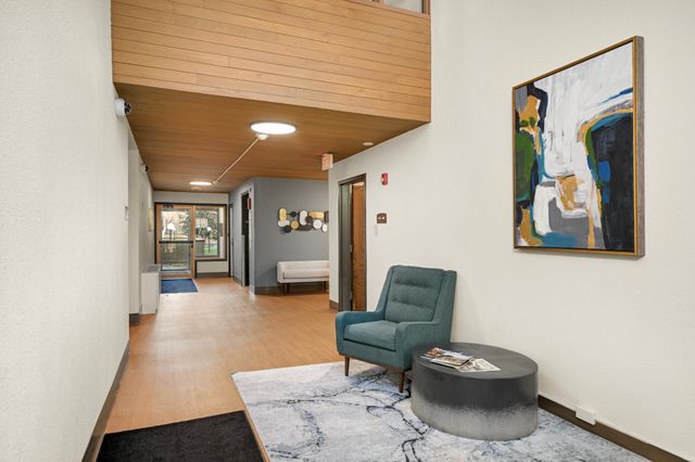 4101 Parklawn Avenue 121, Edina, MN 55435