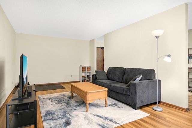 4101 Parklawn Avenue 121, Edina, MN 55435