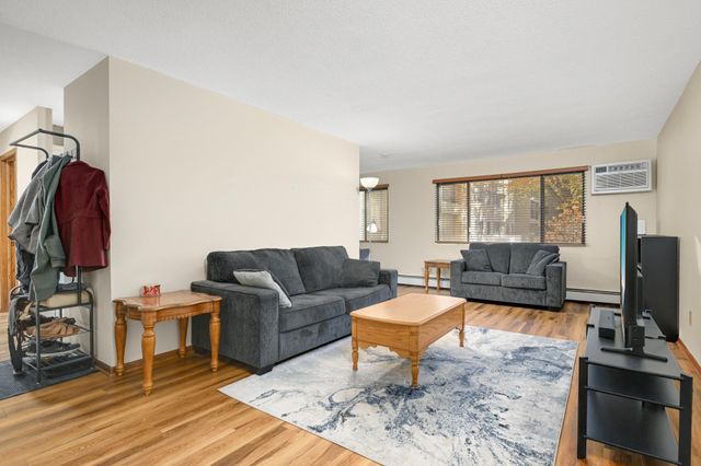 4101 Parklawn Avenue 121, Edina, MN 55435