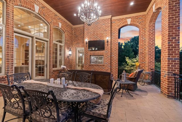 944 Squire Oaks Drive, Villa Hills, KY 41017