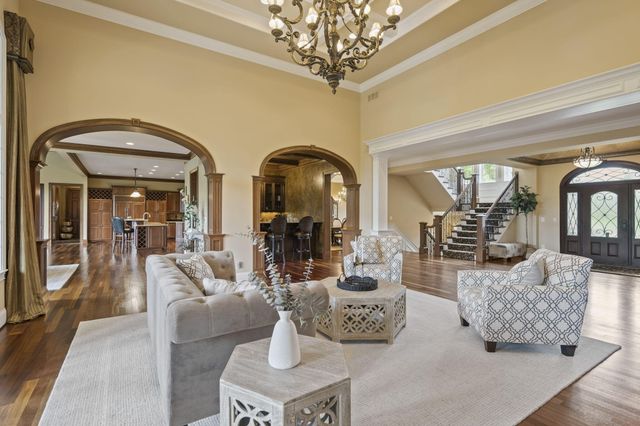 944 Squire Oaks Drive, Villa Hills, KY 41017