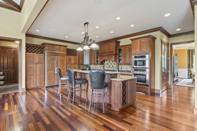 944 Squire Oaks Drive, Villa Hills, KY 41017