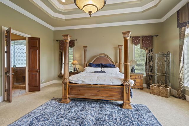 944 Squire Oaks Drive, Villa Hills, KY 41017