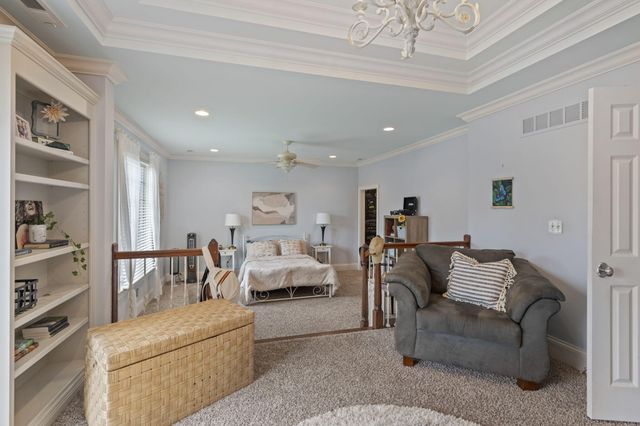 944 Squire Oaks Drive, Villa Hills, KY 41017