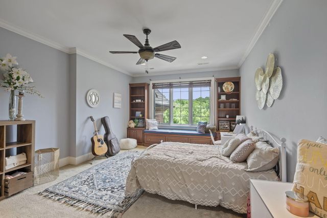 944 Squire Oaks Drive, Villa Hills, KY 41017