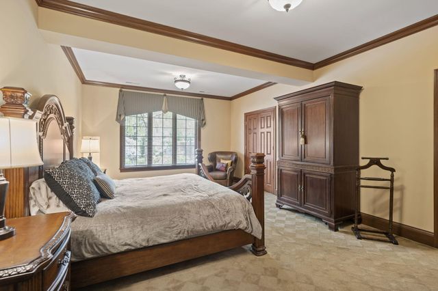 944 Squire Oaks Drive, Villa Hills, KY 41017