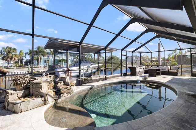 824 SEABREEZE DRIVE, Ruskin, FL 33570