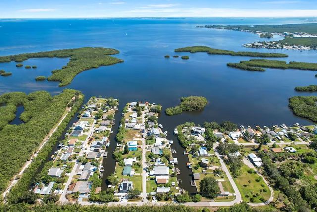 824 SEABREEZE DRIVE, Ruskin, FL 33570