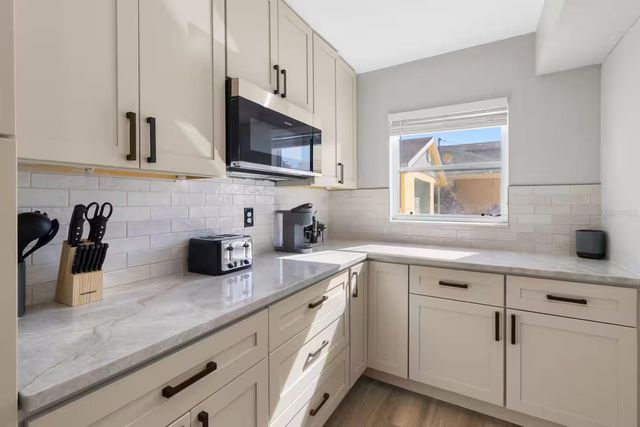 824 SEABREEZE DRIVE, Ruskin, FL 33570