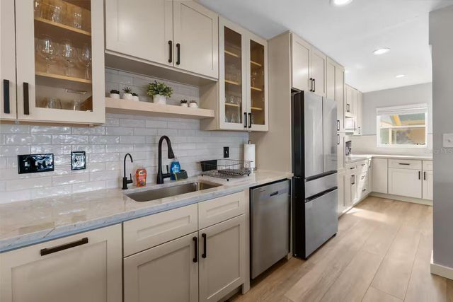 824 SEABREEZE DRIVE, Ruskin, FL 33570