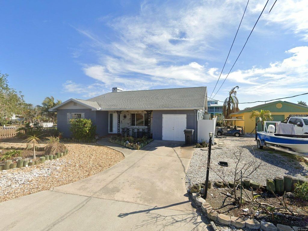 824 SEABREEZE DRIVE, Ruskin, FL 33570