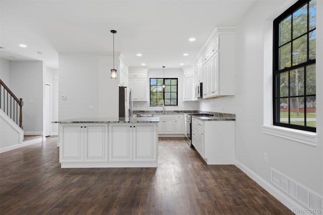 27416 Sunnydale Street, Livonia, MI 48154