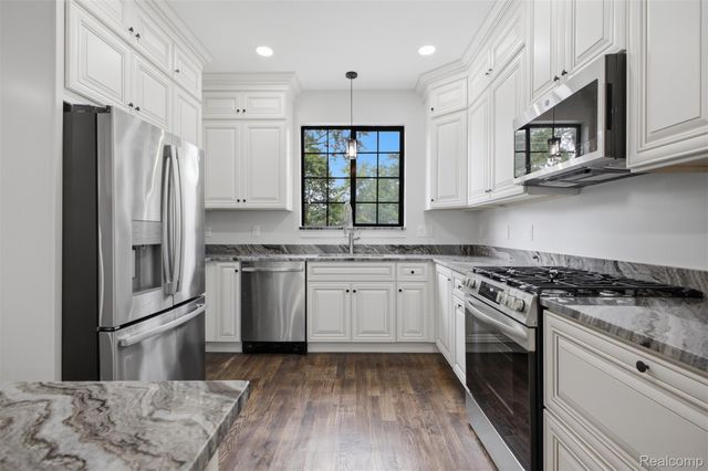 27416 Sunnydale Street, Livonia, MI 48154