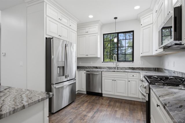 27416 Sunnydale Street, Livonia, MI 48154