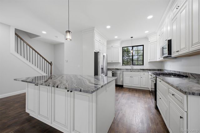27416 Sunnydale Street, Livonia, MI 48154