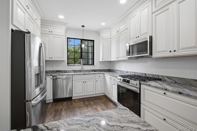 27416 Sunnydale Street, Livonia, MI 48154