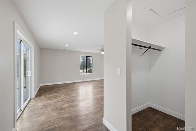 27416 Sunnydale Street, Livonia, MI 48154