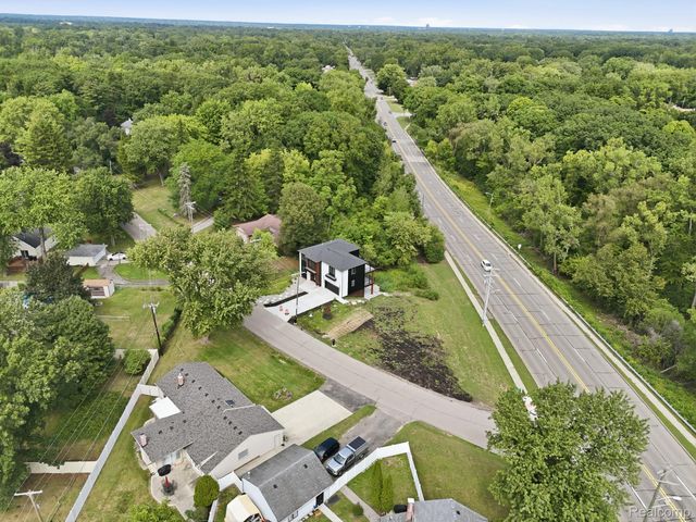 27416 Sunnydale Street, Livonia, MI 48154