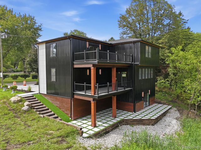 27416 Sunnydale Street, Livonia, MI 48154