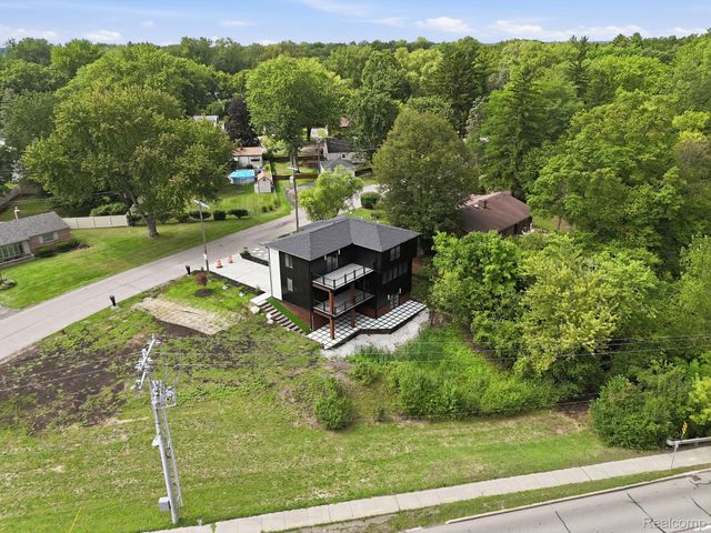 27416 Sunnydale Street, Livonia, MI 48154