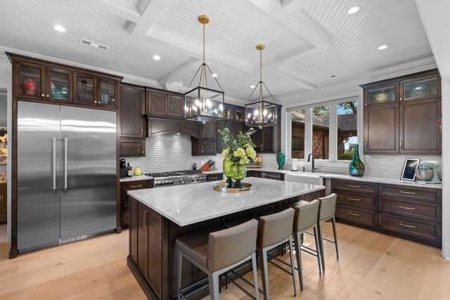 878 E Galway Court, Nixa, MO 65714