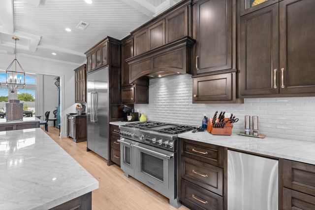 878 E Galway Court, Nixa, MO 65714