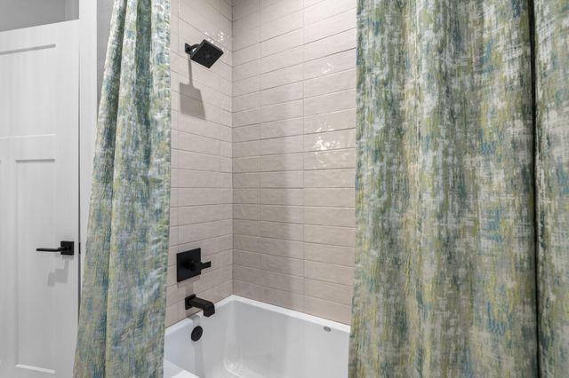 878 E Galway Court, Nixa, MO 65714