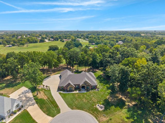 878 E Galway Court, Nixa, MO 65714