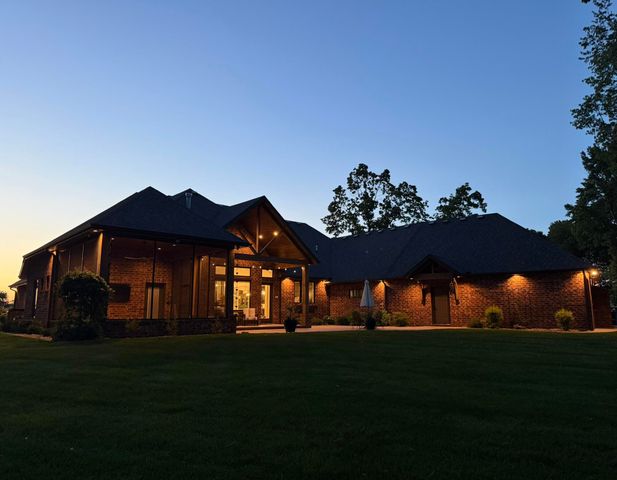 878 E Galway Court, Nixa, MO 65714