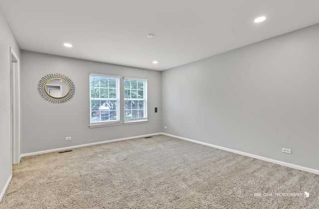 408 Pinehurst Court, Gurnee, IL 60031