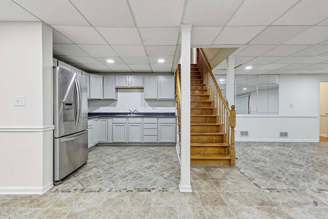 408 Pinehurst Court, Gurnee, IL 60031