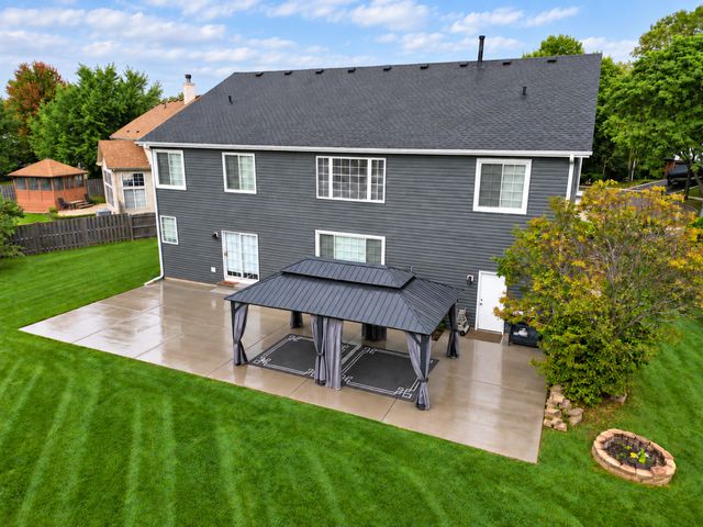 408 Pinehurst Court, Gurnee, IL 60031