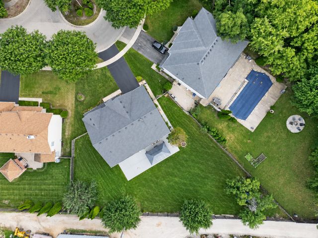 408 Pinehurst Court, Gurnee, IL 60031