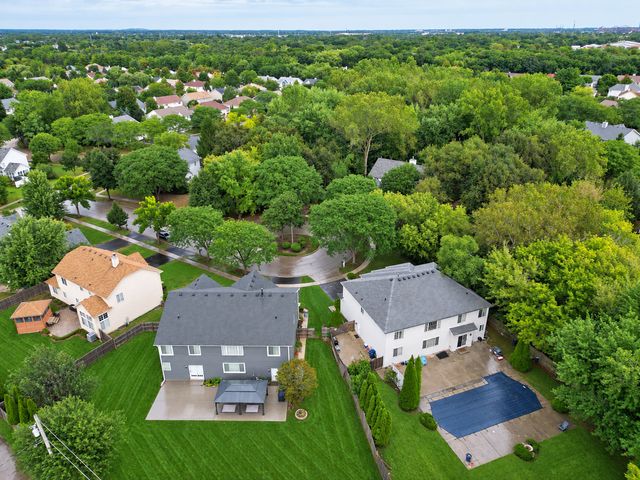 408 Pinehurst Court, Gurnee, IL 60031