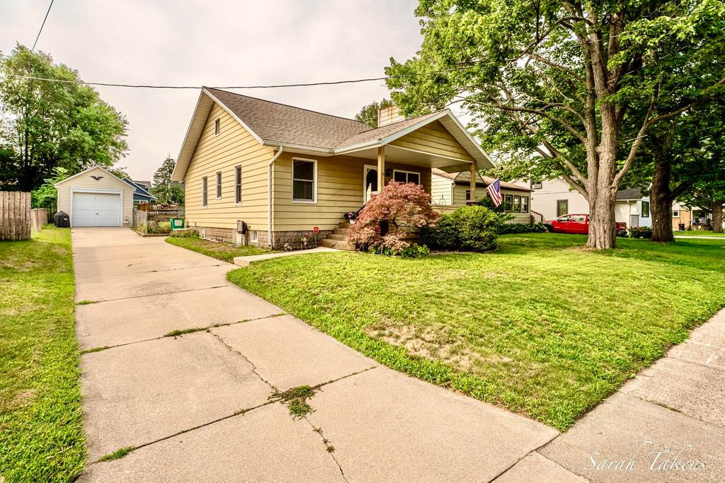 116 35th Street Se, City Of Wyoming, MI 49548