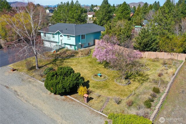 16 River Overlook Street, Omak, WA 98841