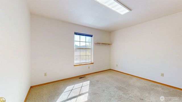 16 River Overlook Street, Omak, WA 98841