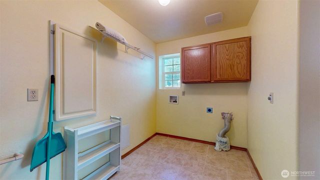 16 River Overlook Street, Omak, WA 98841