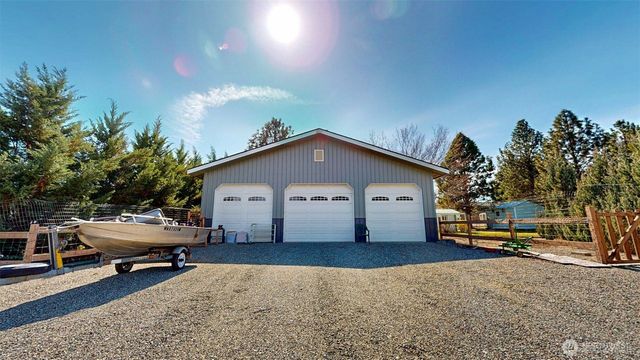 16 River Overlook Street, Omak, WA 98841