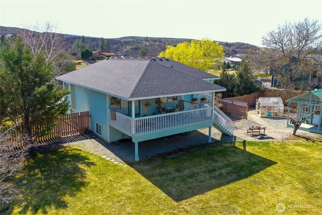16 River Overlook Street, Omak, WA 98841