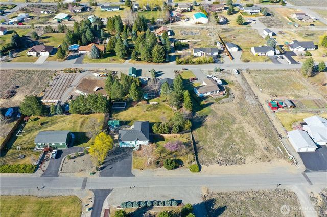 16 River Overlook Street, Omak, WA 98841