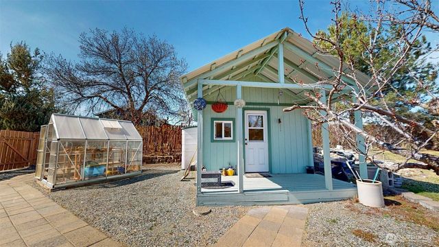 16 River Overlook Street, Omak, WA 98841