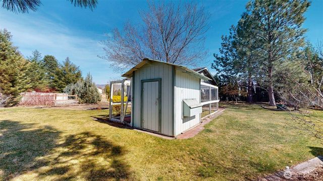 16 River Overlook Street, Omak, WA 98841